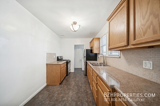 Photo - 7758 Rosewood Ave