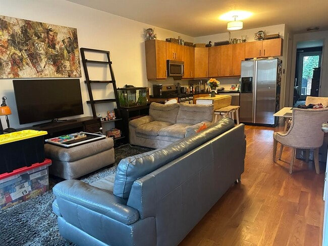 Photo - 322 8th St