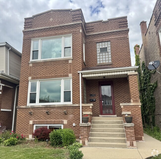 Building Photo - 5230 W Henderson St Rental