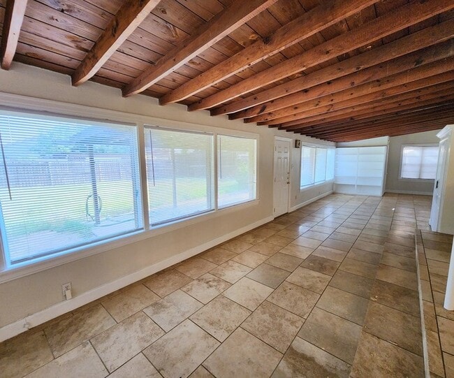 Photo - 504 Holmsley Ave