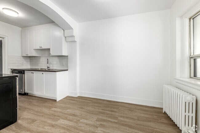 2BR, 1BA - 871SF - Dining Room