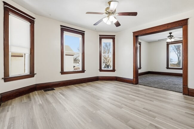 Photo - 104 Jessamine Ave W Unidad 2