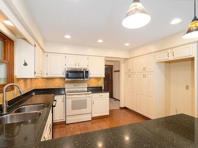 Photo - 1851 Foxhollow Dr