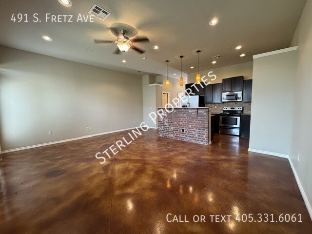Photo - 491 S Fretz Ave