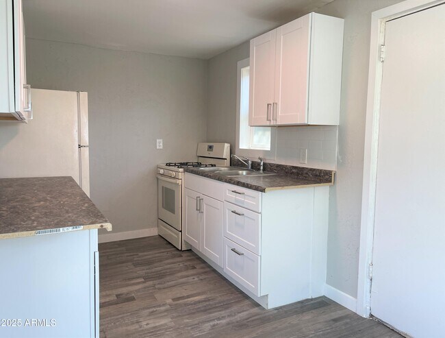 Photo - 1125 E Devonshire Ave Unit 7