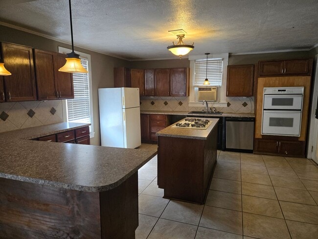 Photo - FOR RENT centrally located and convenient to Downtown! Available NOW!