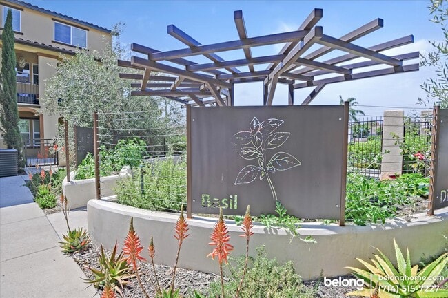 Photo - 1570 W 1st St