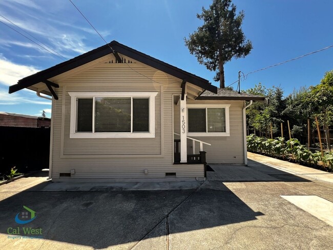 Building Photo - $4000 Beautiful Cottage Style 2 Bed 1 Bath... Rental