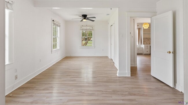 Photo - 7165 Government St