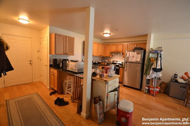 Building Photo - 34 Raymond St Unit 1 Rental