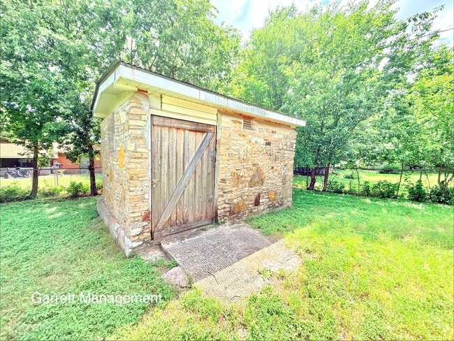 Photo - Spacious 5 Bedroom, 3 bath