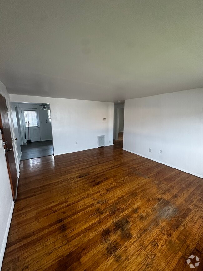 Building Photo - 115 S Church St Unit D Rental
