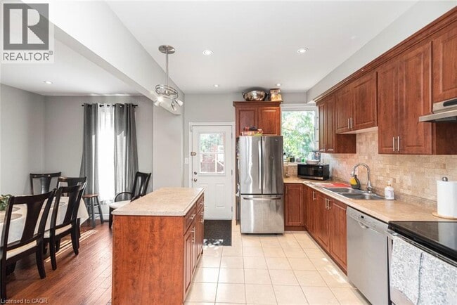 Photo - 38 Fairleigh Ave N