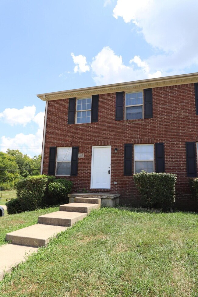 Photo - 215 Elkchester Cir