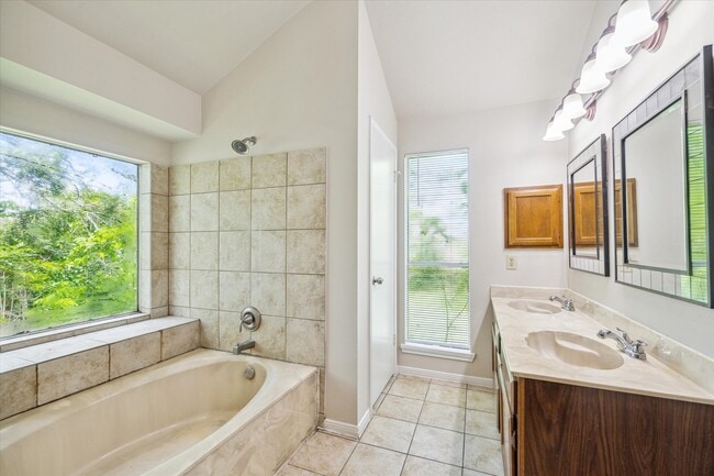 Photo - 2919 Great Lakes Ave