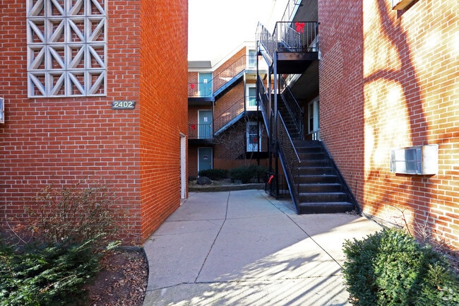 2402 N New England Ave - 2402 North New England Avenue