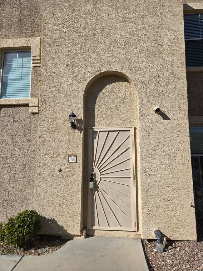 Beautiful 1 Bed, 1 Bath condo on 2nd floor... House Rental in Las