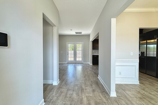 Photo - AVAILABLE EARLY DECEMBER (Small Pets Only)