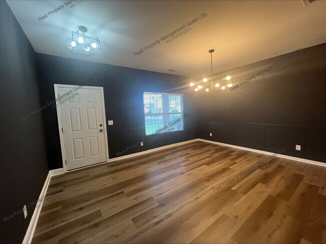 14334 Lunenburg Ln