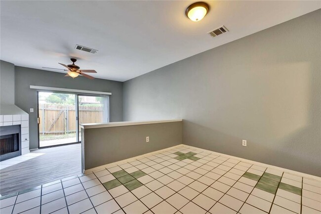 Photo - Swearingen Unidad 15-C