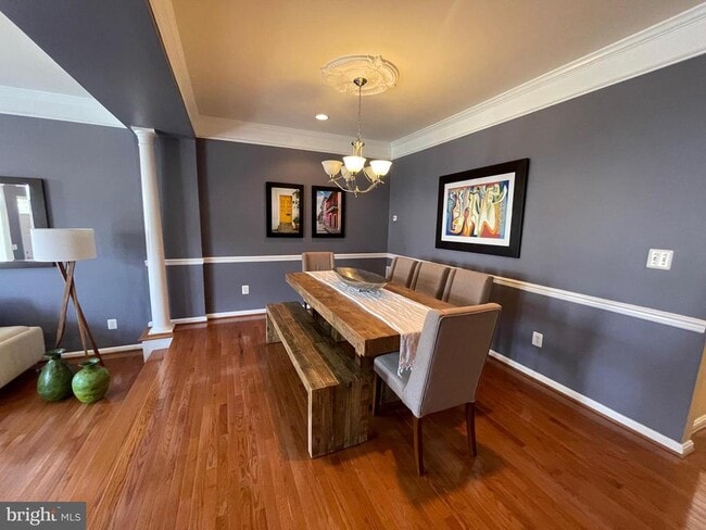 Photo - 22098 Avonworth Square