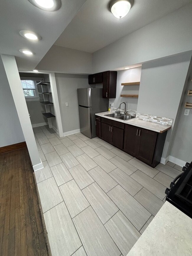 Photo - 827 Watson St SW Unit 829