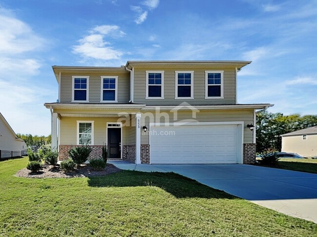 Building Photo - 2854 Chapel Hill Rd