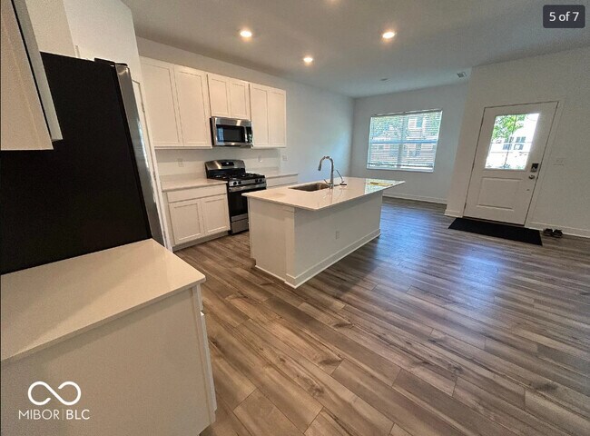 Photo - 7179 Governors Row