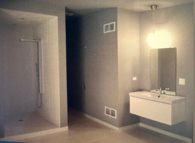 Photo - 2704 W Armitage Ave Unit 3