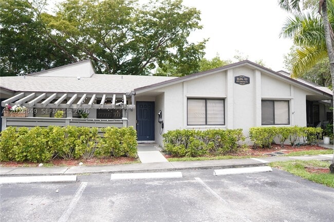 Building Photo - 453 Lakeview Dr