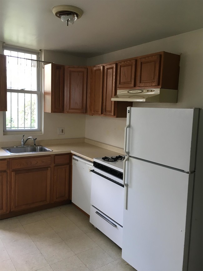 Photo - 3015 Cambridge St