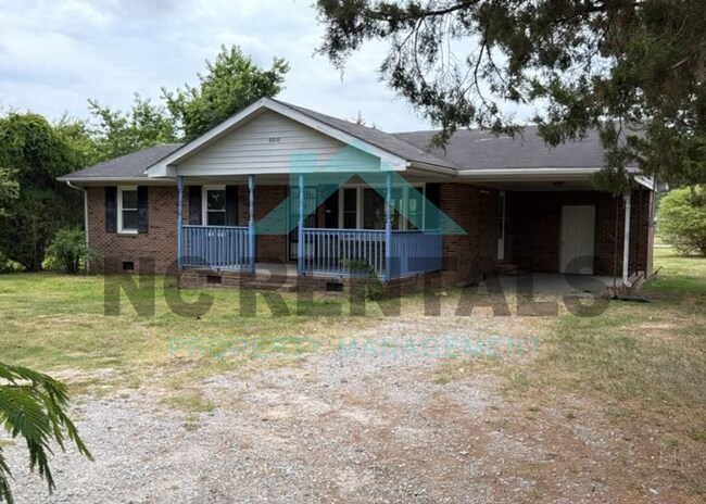 Photo - 900 Greenwood Blvd