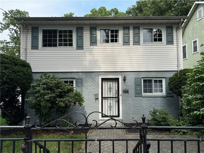 Building Photo - 415 Warwick Ave Rental