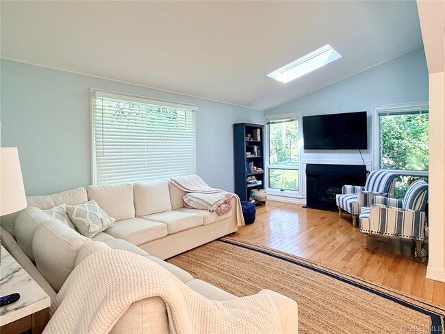 11 Gerald Ln