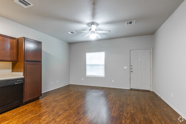 1BR, 1BA - 634SF - Living Room