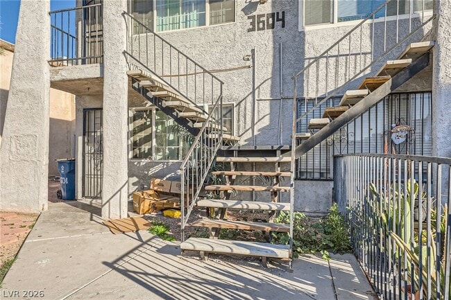 Building Photo - 3604 Thomas Ave Unit 4