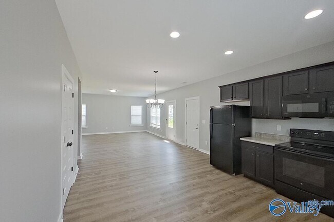30 HAWK LN