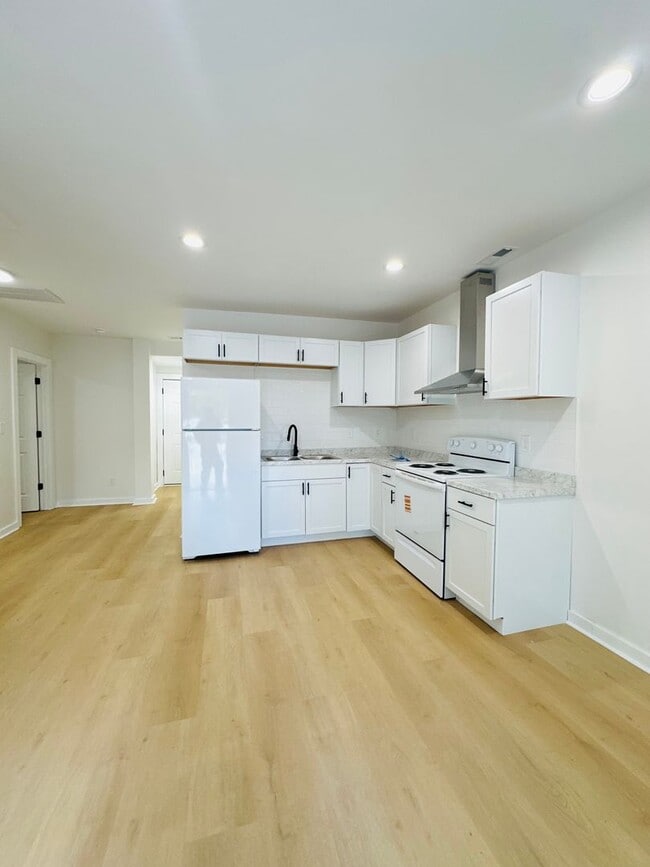 Photo - 525 Smith St