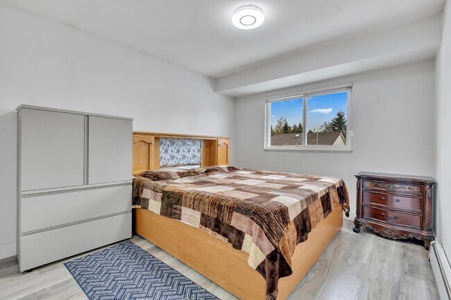 Photo - 12474-1290A 90a Ave