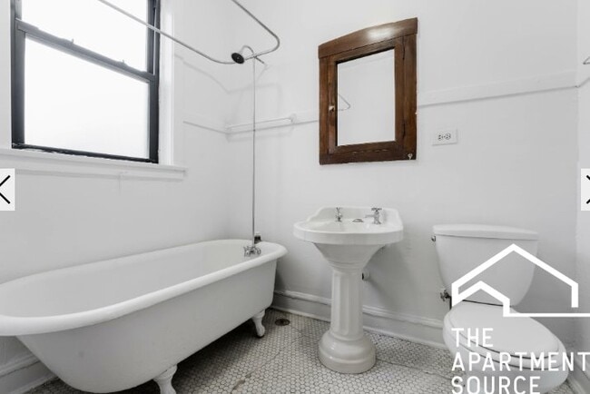 Photo - 2426 N Sawyer Ave Unidad 7