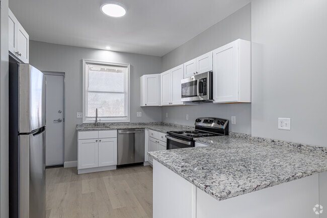 2BR, 2BA - 900SF - Kitchen - 33-35 Rowe Ave