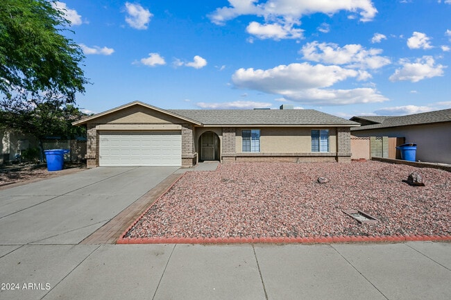 Building Photo - 2412 W Temple St