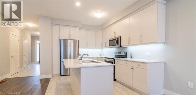 Photo - 689 Chelton Rd