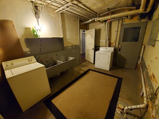 Photo - AVAILABLE NOW - Spread out in 3 level living! Unit 1518 1/2