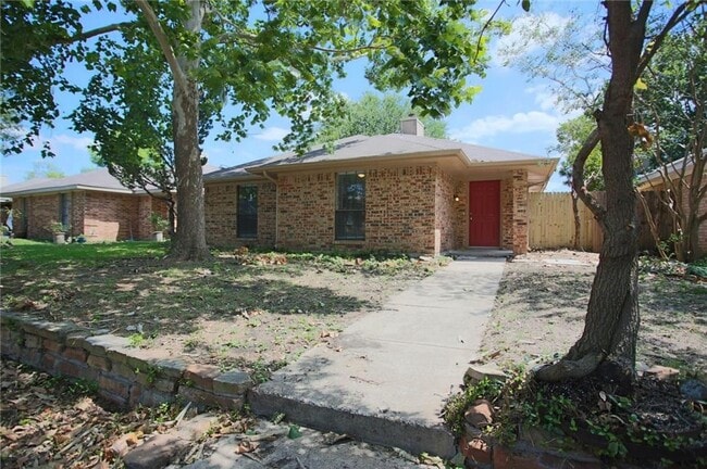 Building Photo - Spacious 3 Bedroom House in Carrollton!