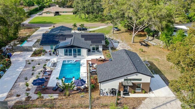 Photo - 1851 Royal Oak Pl E