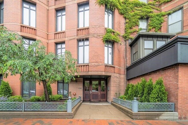 Building Photo - 424 Massachusetts Ave Unit #2R Rental