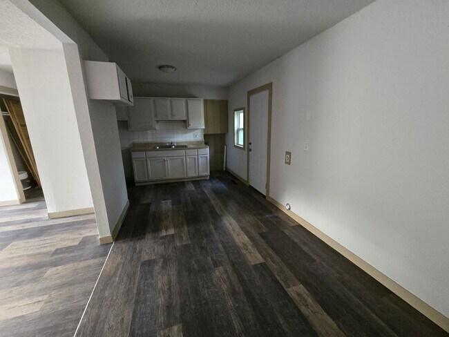 Photo - Charming 3 bed 1 bath house!