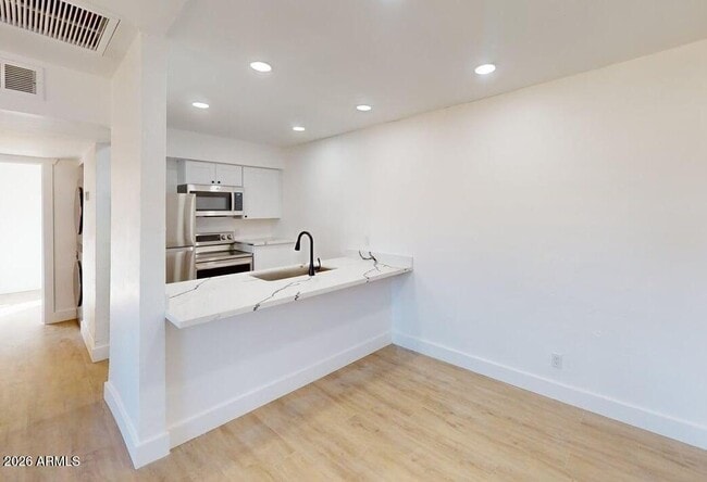 Building Photo - 2739 E Tamarisk Ave Unit 1