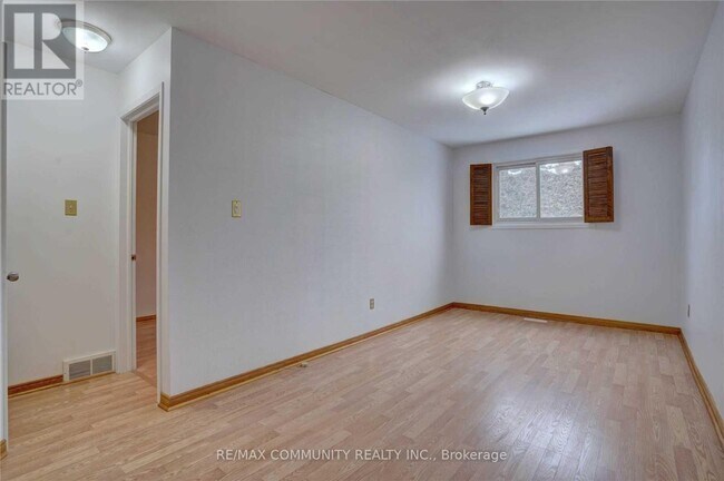 Photo - 435 Maplewood Dr